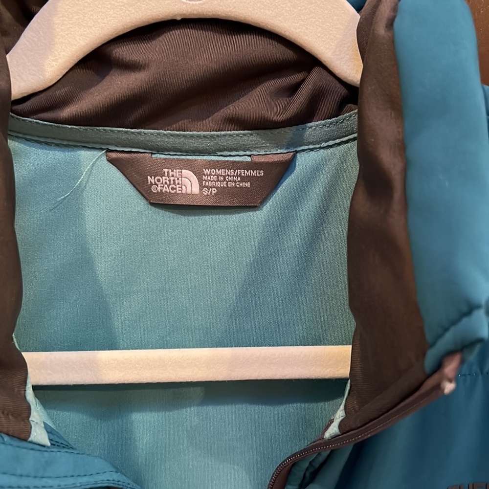 North Face Pull-Over - Picture 2 of 5